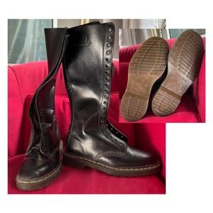 Doc Martens Black 20 Hole Boots: UK 7 US Men 8 US Women 9: Worn Once : No Laces